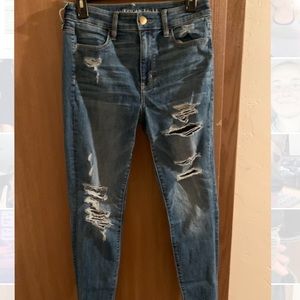 American Eagle Destroyed Light Wash Jegging